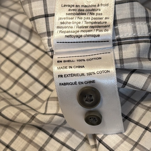 UNTUCKIT Button Down Shirt. Size XL - Picture 9 of 9